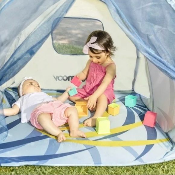 NWT Pop-Up Beach Shade Canopy in White, Blue & Yellow - Picture 3 of 5